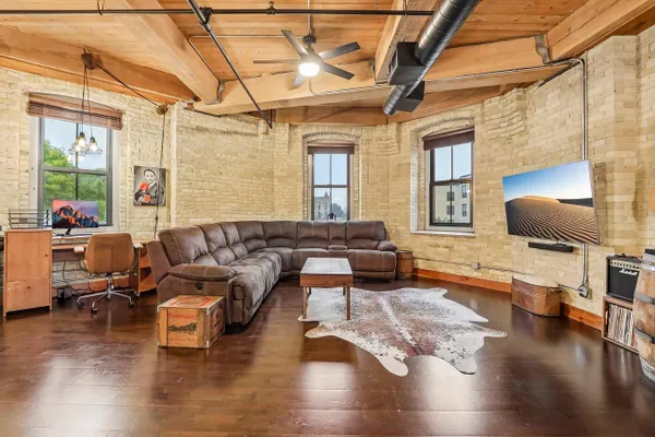 1818 N WATER ST 306