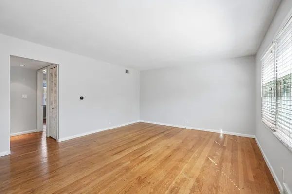 1335 E RANDOLPH CT B