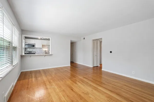 1335 E RANDOLPH CT B