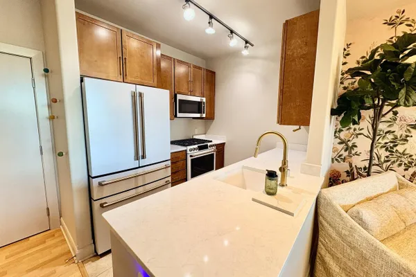 1550 E ROYALL PL 410