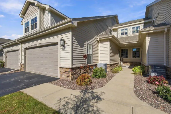 542 CEDAR BLUFFS WAY