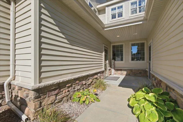 542 CEDAR BLUFFS WAY
