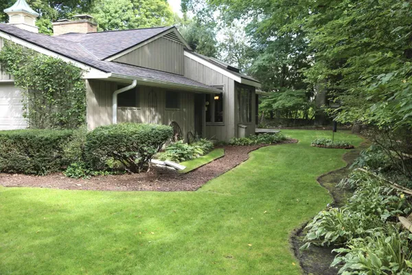 590 E RAVENSWOOD HILLS CIR