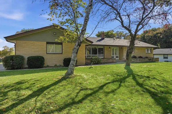 W215N10122 HICKORY DR
