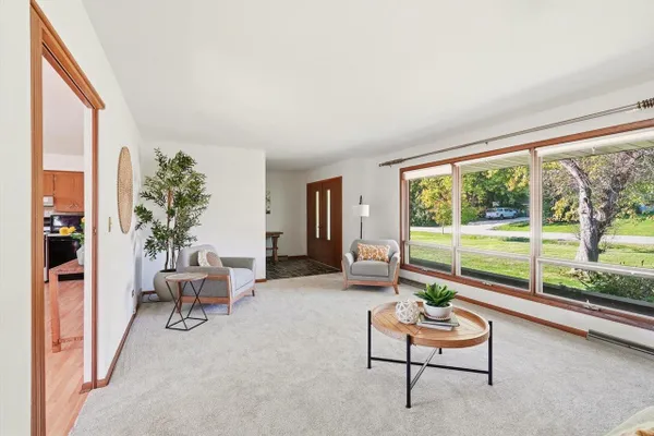 W215N10122 HICKORY DR