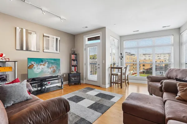 1925 N WATER ST 303