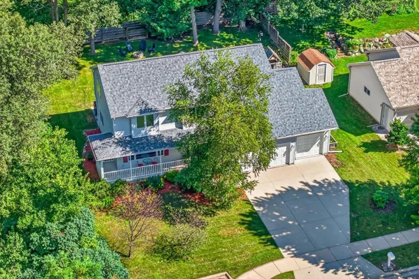 827 RIDGE VIEW LN
