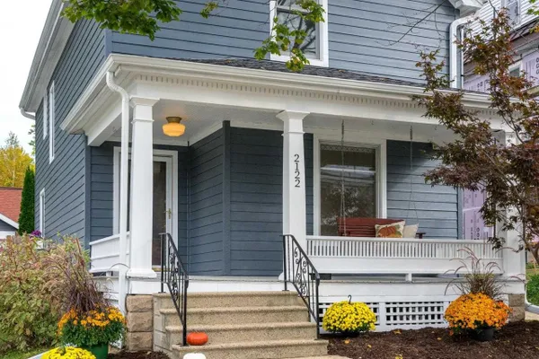 2122 CENTER AVE