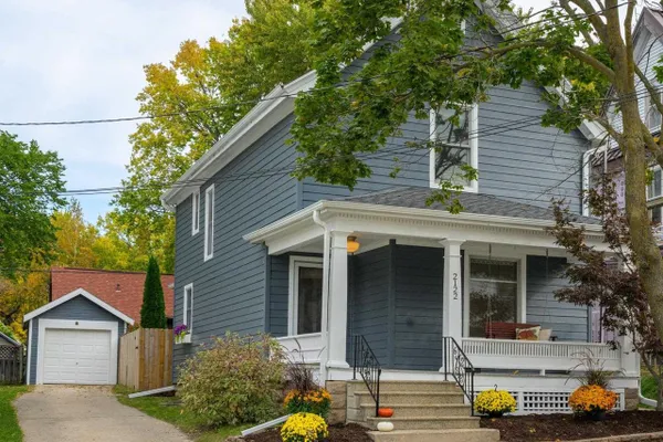 2122 CENTER AVE