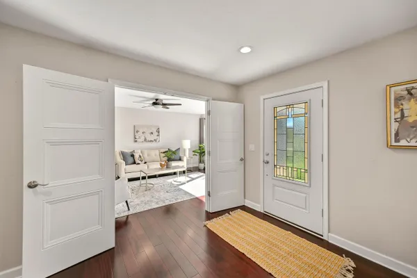 542 SARAH LN