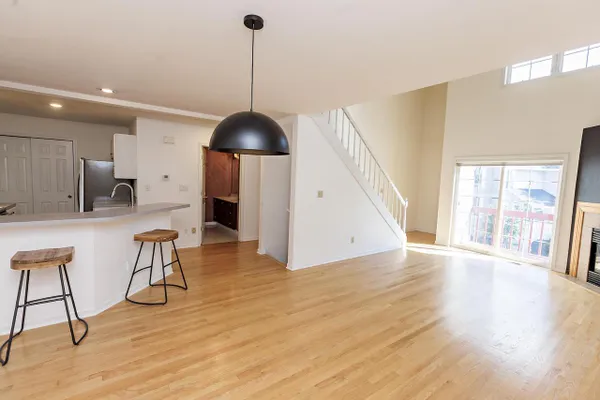 1112 E LYON ST 1112