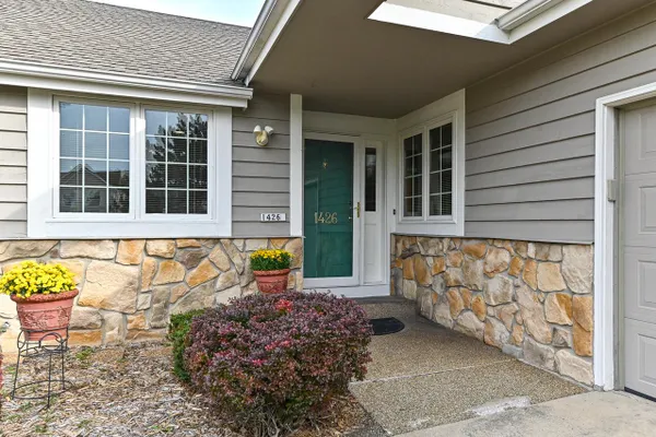 1426 GREENBRIER LN