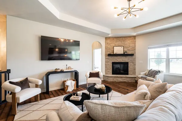 8211 W HIGHLANDER DR