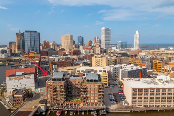 102 N WATER ST 208