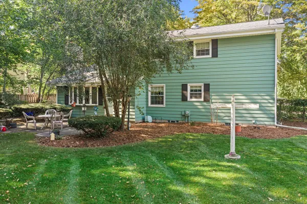 1001 CANTERBURY LN