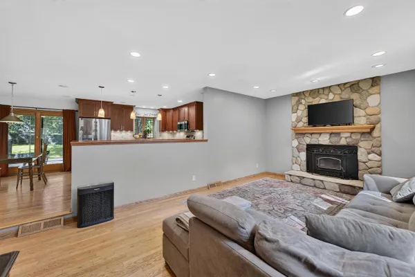 3015 MARVIN CT