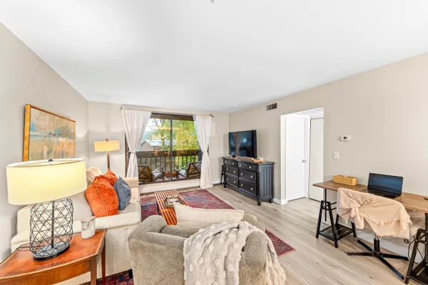 2300 W GOOD HOPE RD 243