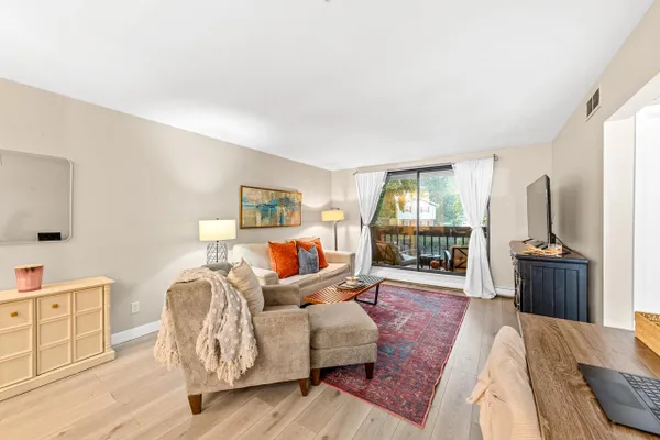 2300 W GOOD HOPE RD 243