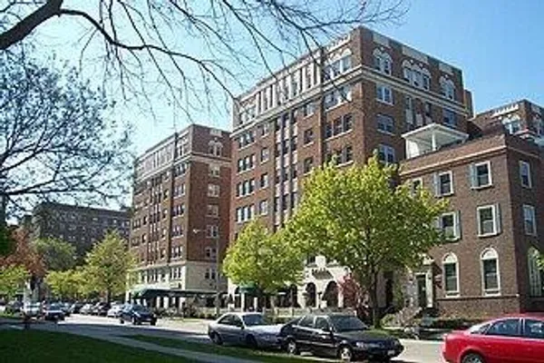 1028 E JUNEAU AVE 526