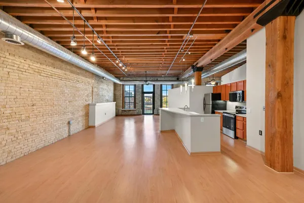 141 N WATER ST 23