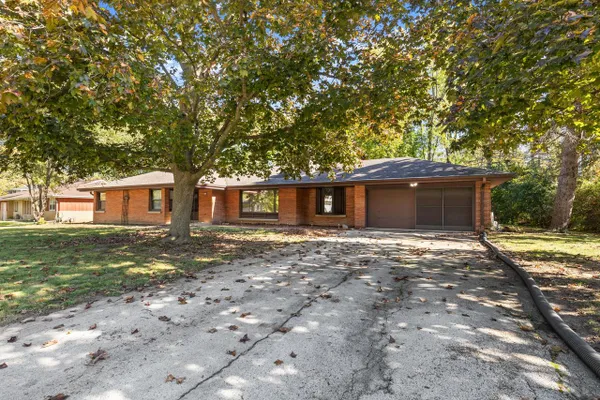5252 S TUCKAWAY DR