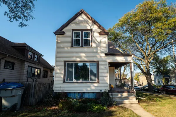832 E RUSSELL AVE