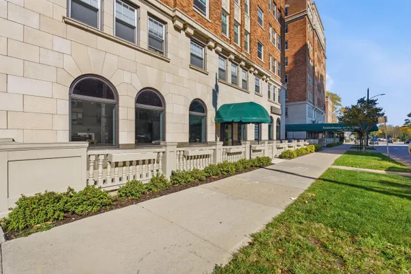1028 E JUNEAU AVE 514