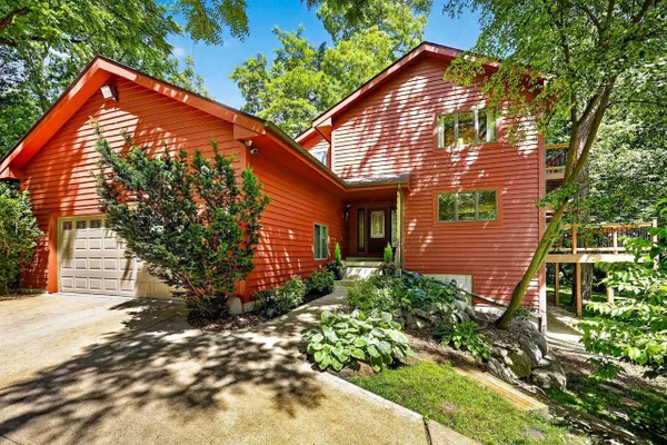 1 WHITE OAKS LN
