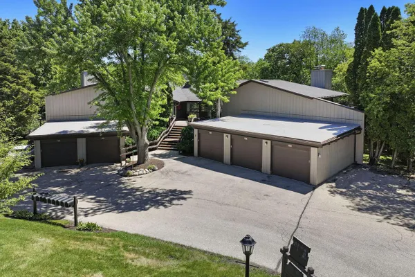 880 WINDSOR DR J3