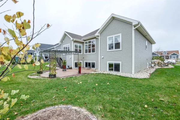 6586 WOLF HOLLOW RD