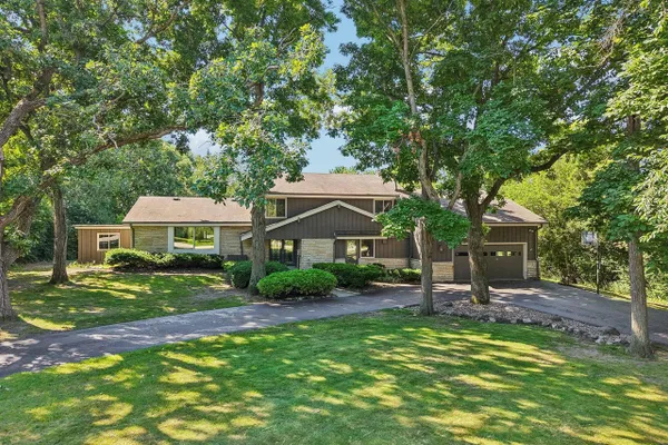 S23W26149 CANTERBURY LN