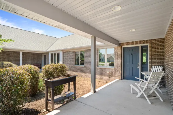 211 WINDMILL LN