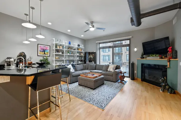 615 W MAIN ST 208