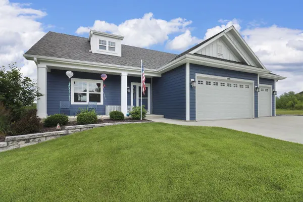 1006 FAIRWAY DR