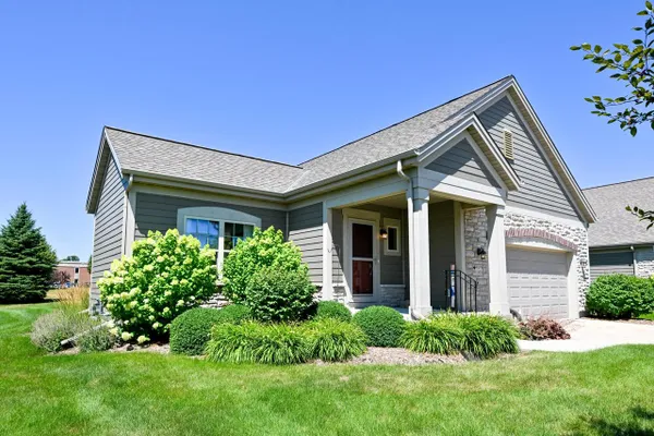 W179N11493 BLACKSTONE CIR 3