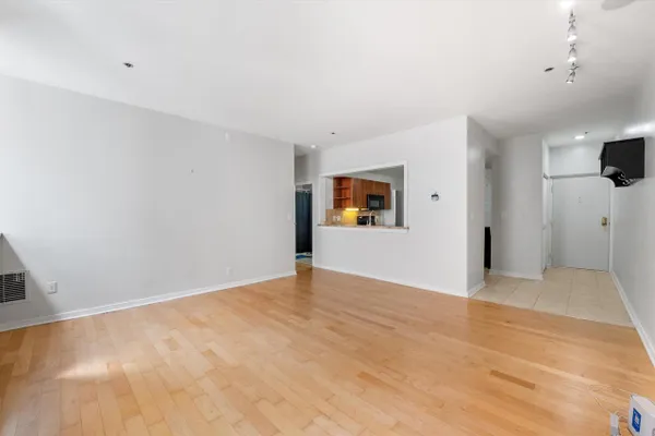 234 N BROADWAY 418