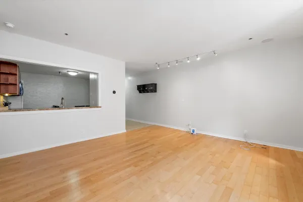 234 N BROADWAY 418