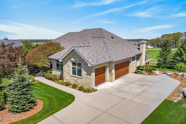 1053 WINGED FOOT DR
