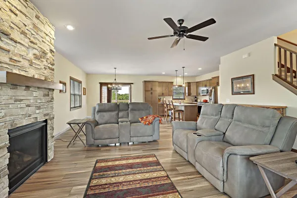 1006 FAIRWAY DR