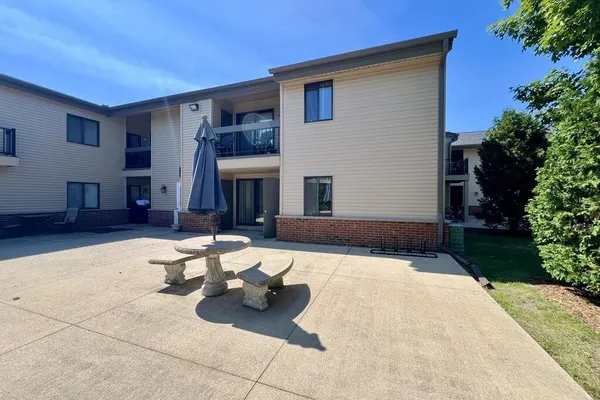 1061 REGENT RD 612
