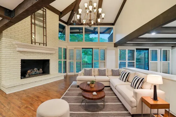 930 ALPINE DR