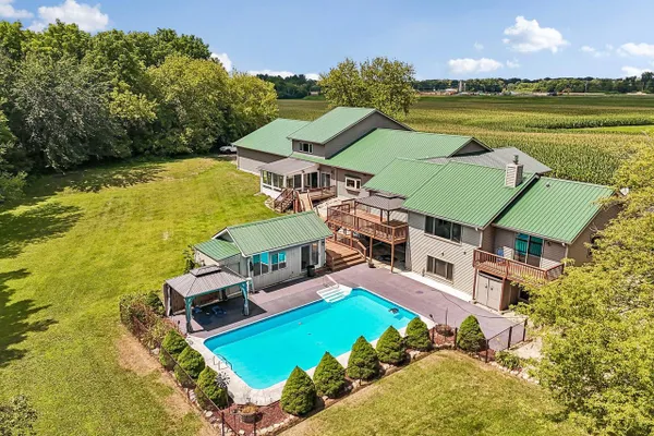 N727 N BLUE SPRING LAKE DR