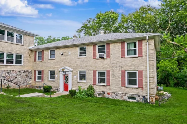 1323 E RANDOLPH CT B