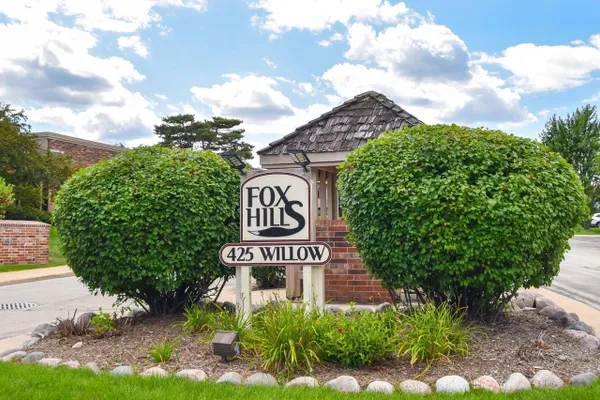 425 W WILLOW CT 128