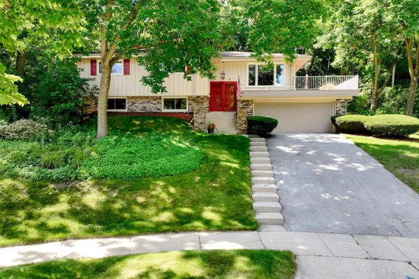904 LYNNE CT