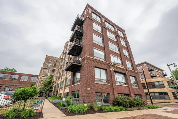 234 E RESERVOIR AVE 404