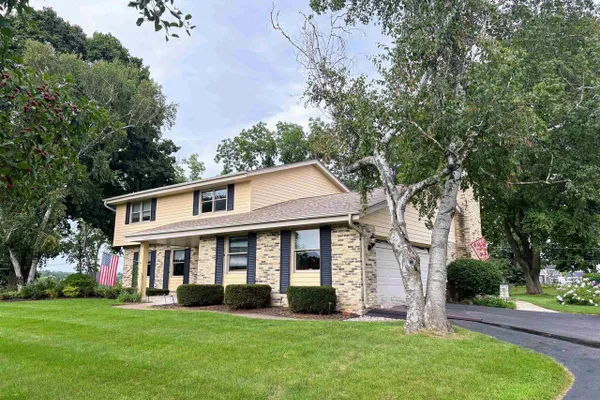 W275 N4880 S COURTLAND CIR