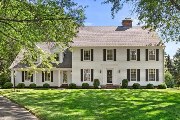 11 REDWOOD CT