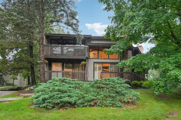 930 ALPINE DR