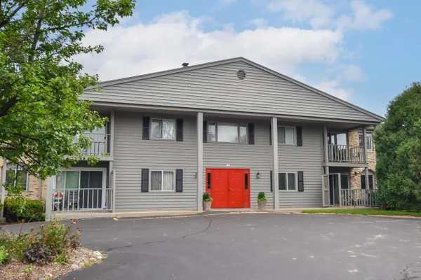 7234 N GREEN BAY AVE 105